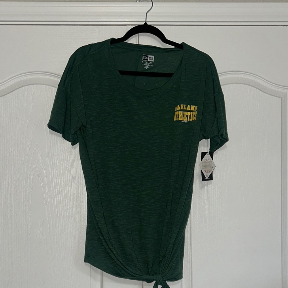 NWT Green Oakland Athletics T-Shirt size medium